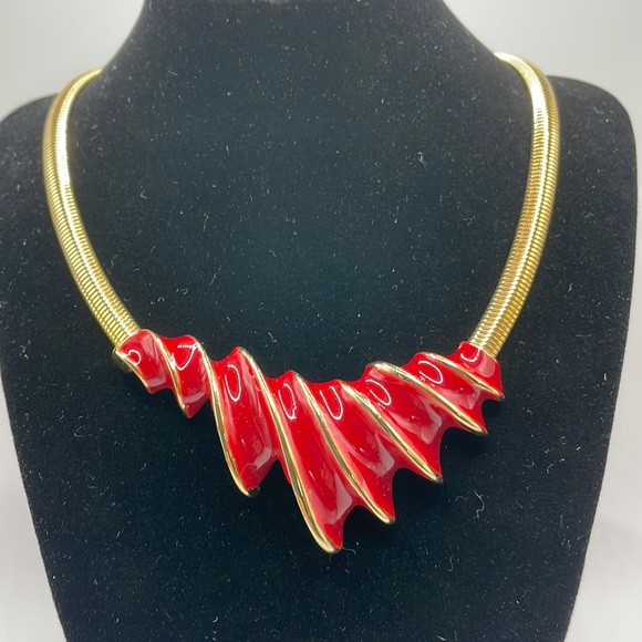 Vintage Unsigned Red Enamel and Gold Tone Snake Chain Choker Necklace - Picture 1 of 10